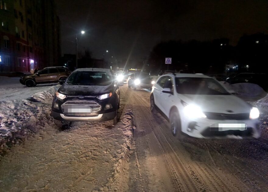 В Твери на дороге иномарка сбила женщину