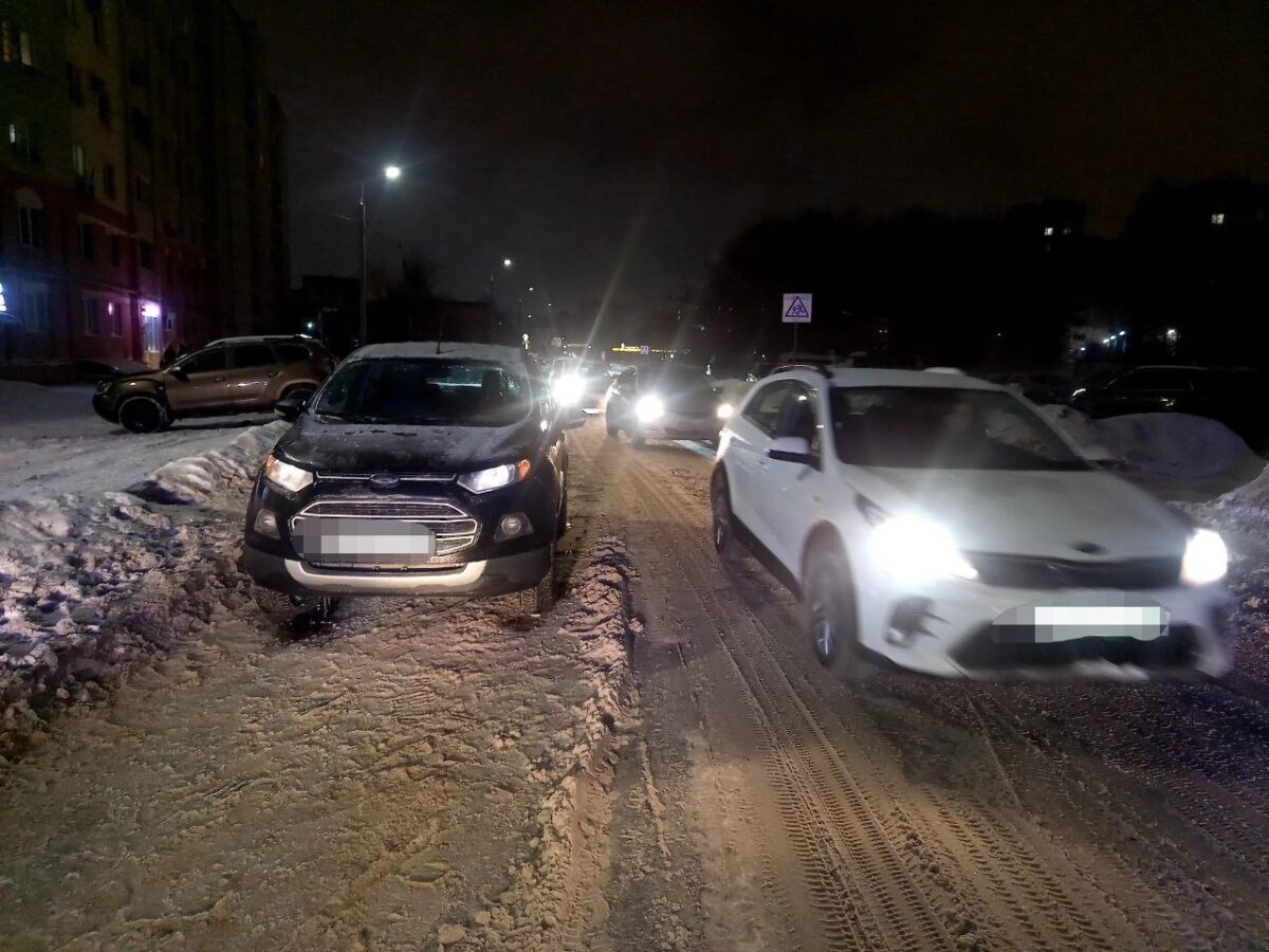 В Твери на дороге иномарка сбила женщину
