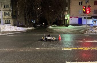 В Твери на Горбатке мотоцикл влетел в автомобиль, есть пострадавшие