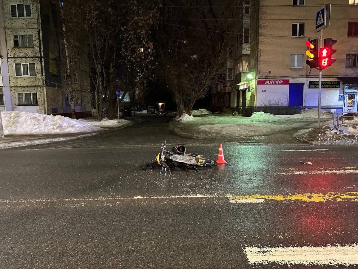 В Твери на Горбатке мотоцикл влетел в автомобиль, есть пострадавшие | ТОП  Тверь новости