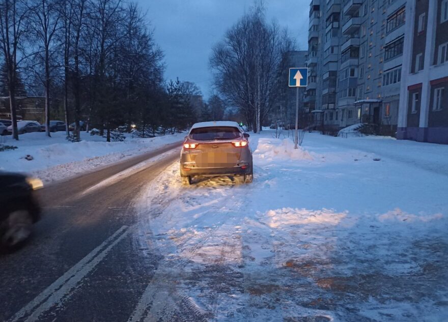 Водитель иномарки сбил женщину на зебре в Твери