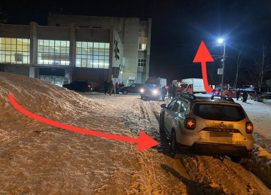 Маленького мальчика, влетевшего в колесо иномарки в Твери, доставили в больницу