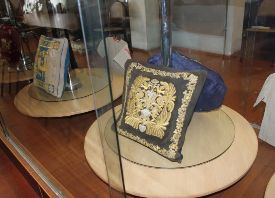 В Тверской области открылась выставка золотного шитья «Сказочное ремесло»