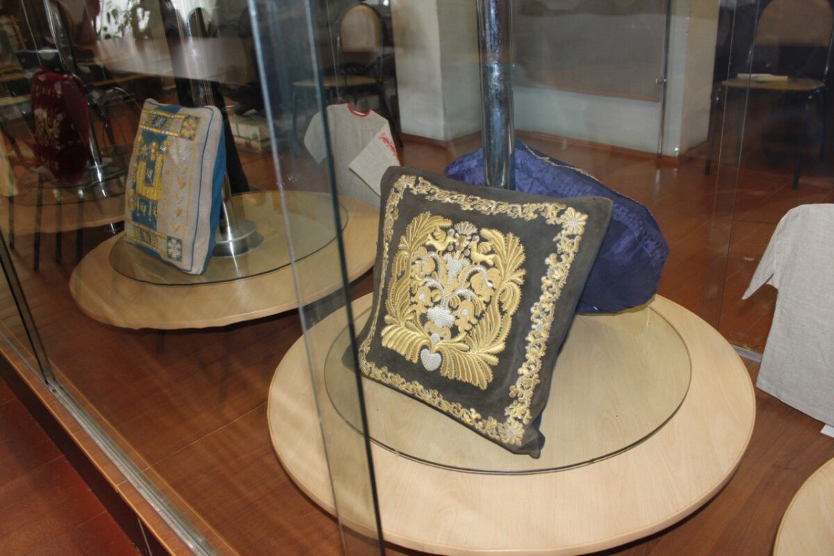 В Тверской области открылась выставка золотного шитья «Сказочное ремесло»