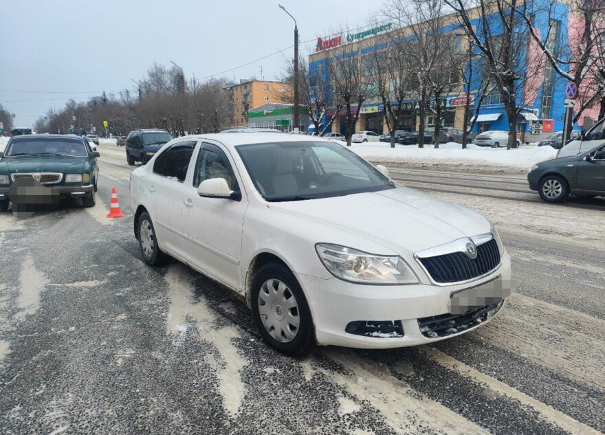 Пешеход попал под колёса "Шкоды" на зебре в Твери