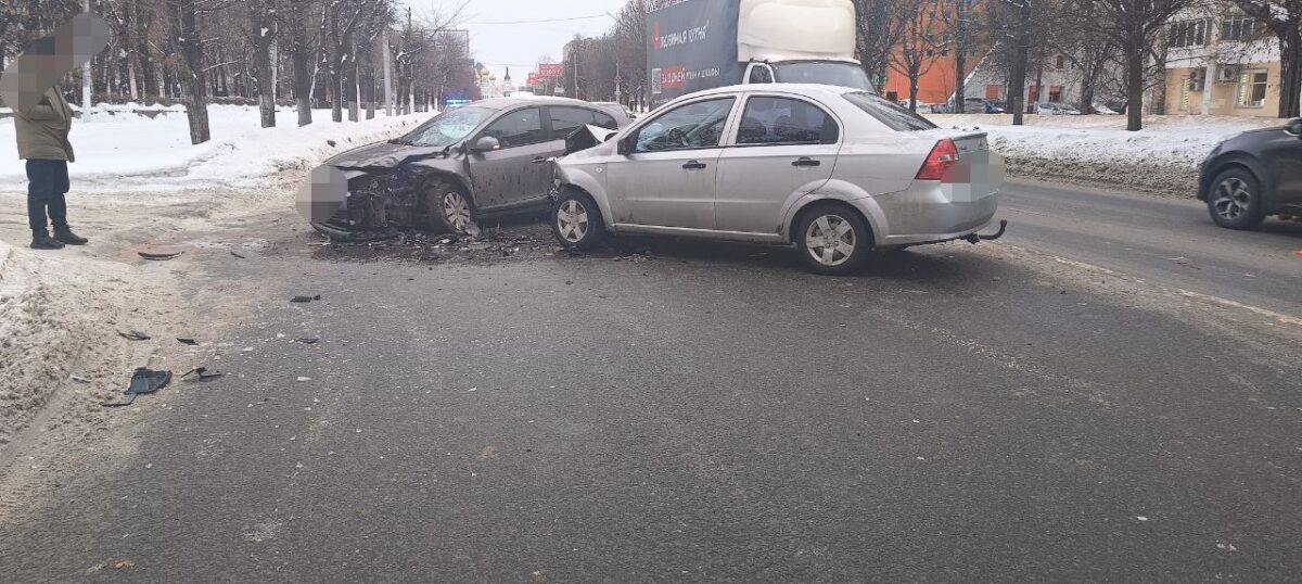 15-летнего подростка доставили в больницу после тройного ДТП в Твери