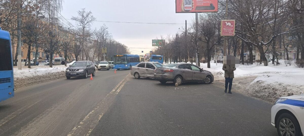 15-летнего подростка доставили в больницу после тройного ДТП в Твери