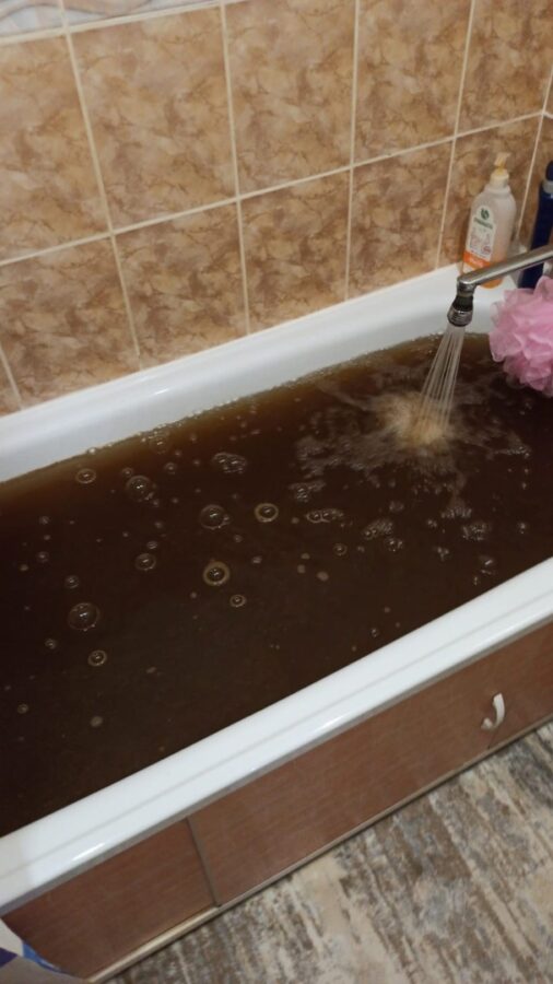 Жители Тверской области ждут, когда вода в их домах станет прозрачной