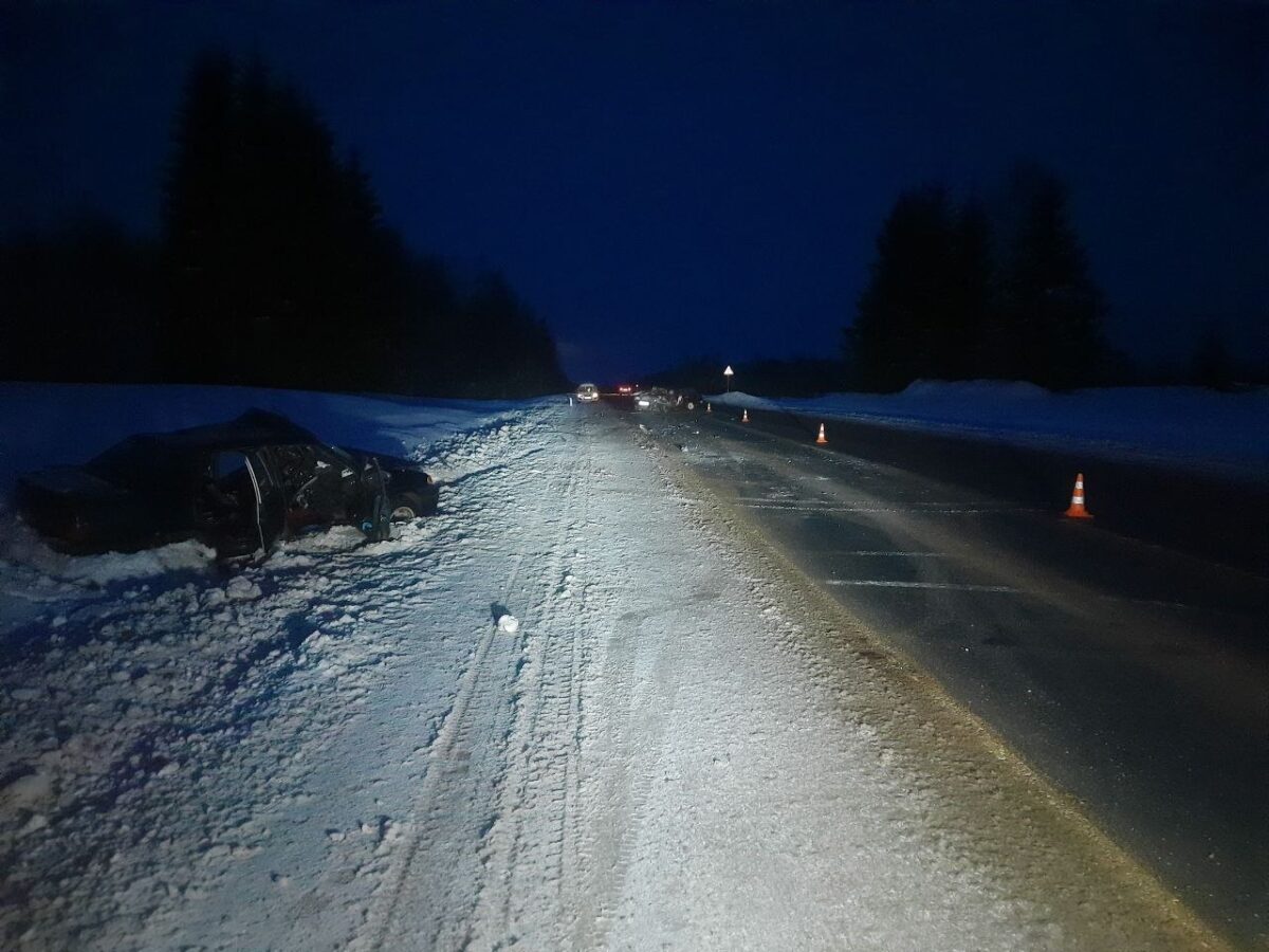 В страшной аварии на М-9 в Тверской области пострадали пять человек