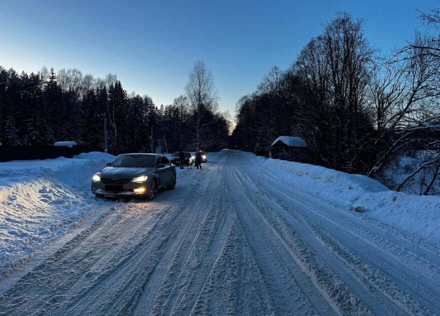 Водитель "Шкоды" сбил пешехода на дороге под Тверью