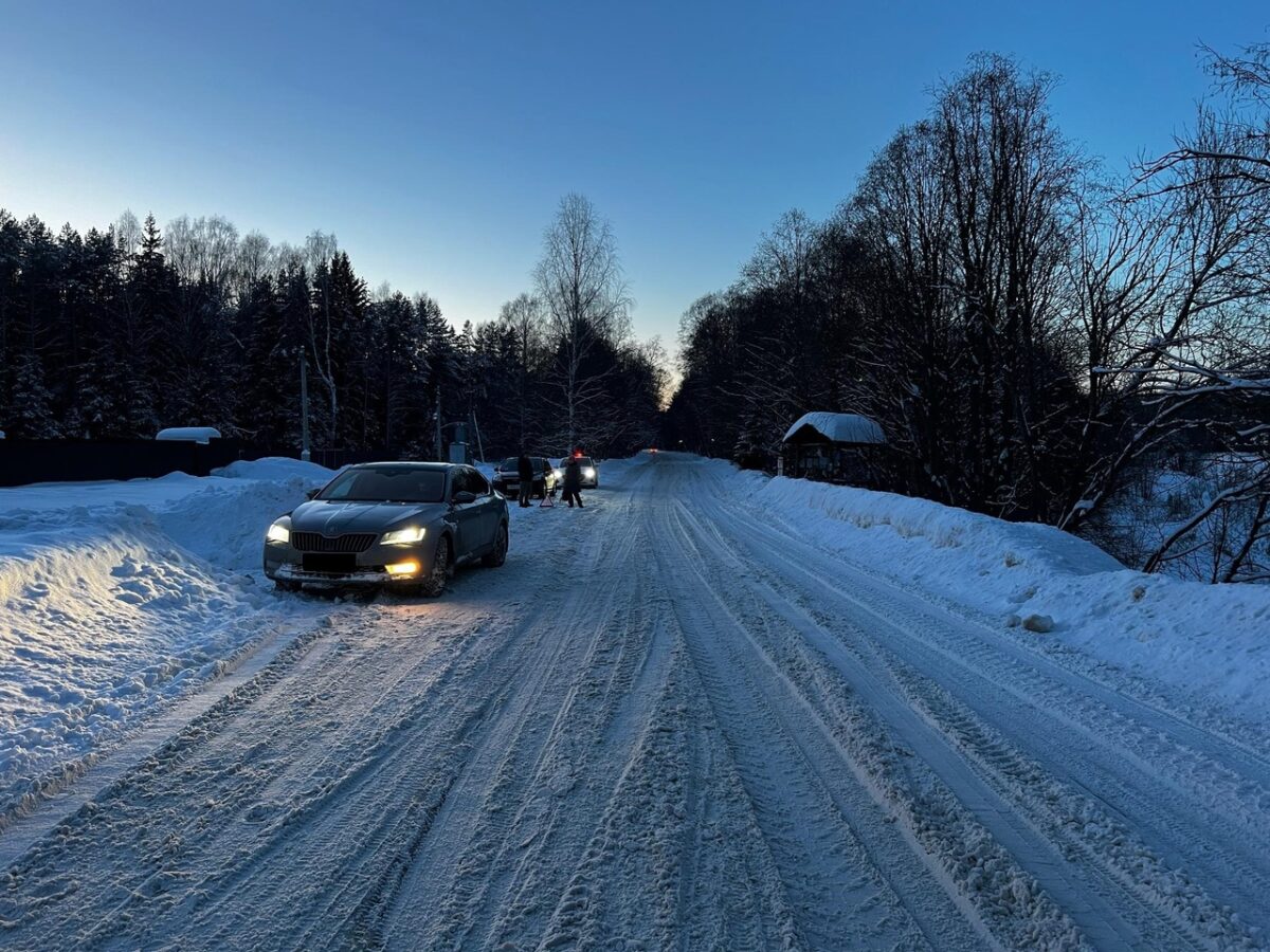 Водитель "Шкоды" сбил пешехода на дороге под Тверью