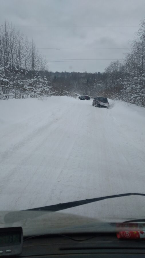 Водители в Тверской области не по своей воле устроили опасную игру