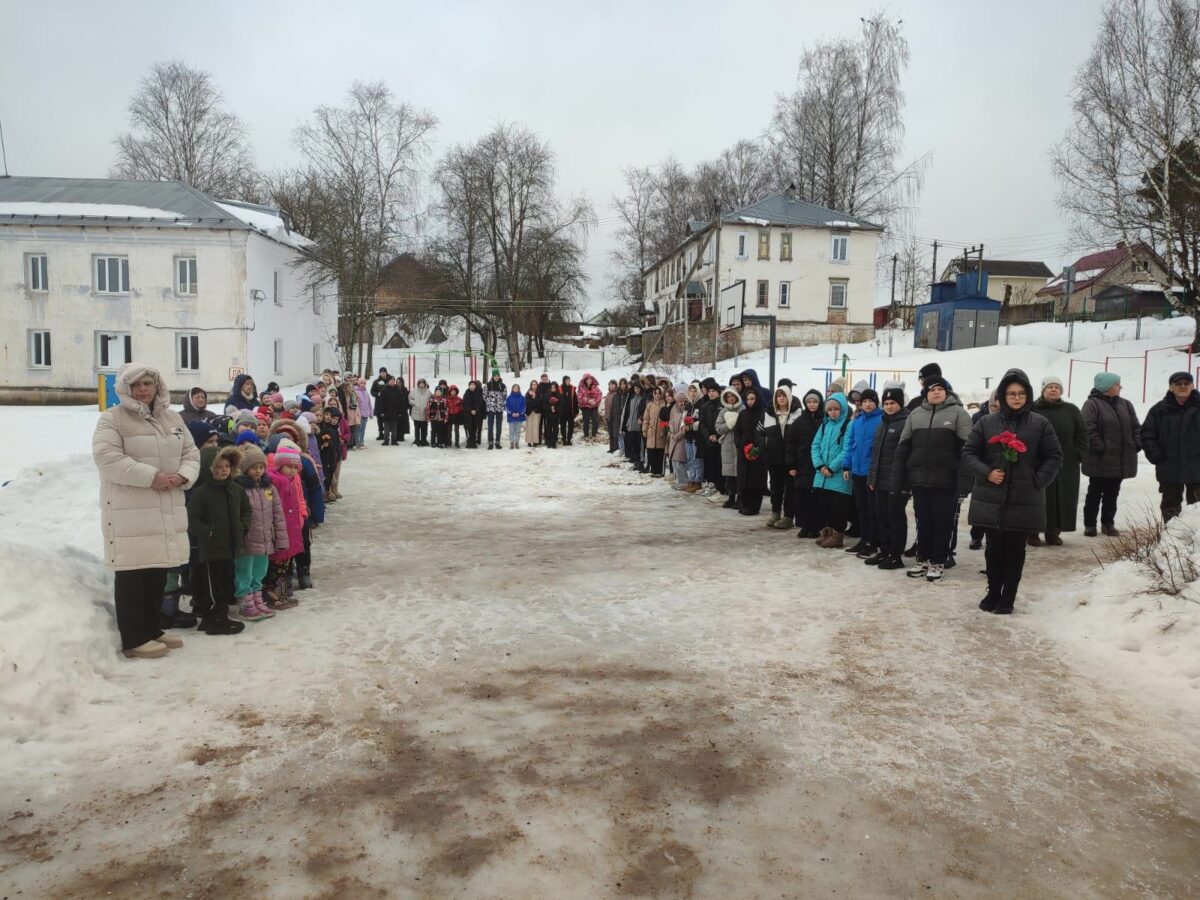 В честь погибшего жителя Тверской области открыли памятную доску