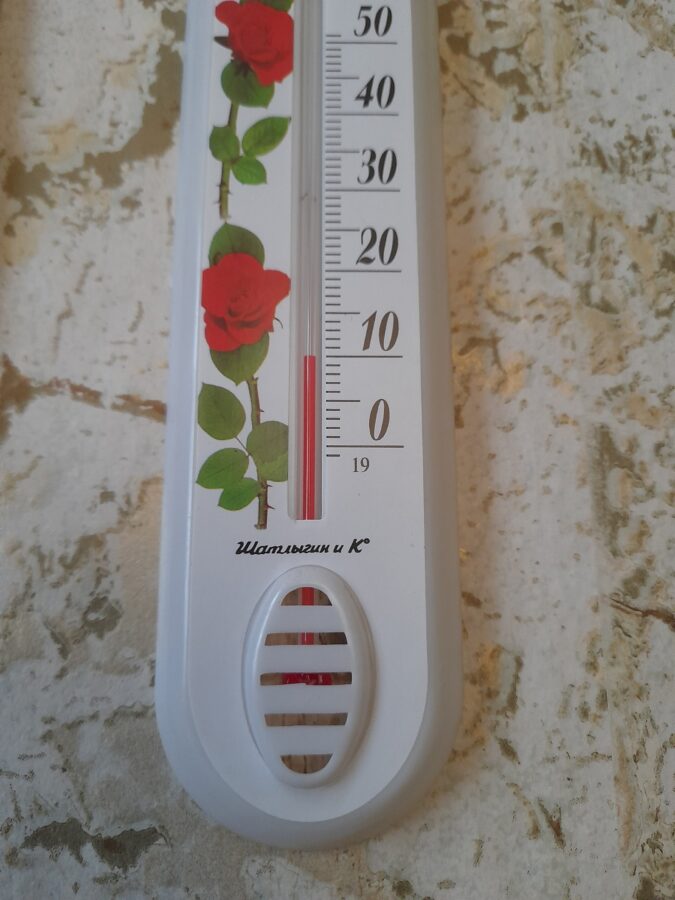 Жители Тверской области мёрзнут в старом доме и ждут помощи