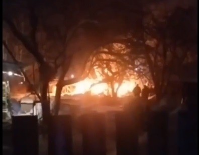 Поздно вечером в Тверской области сгорела баня