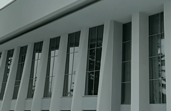 Крыша театра в Твери «взлетает» на ветру