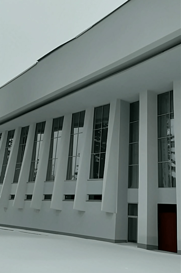 Крыша театра в Твери «взлетает» на ветру