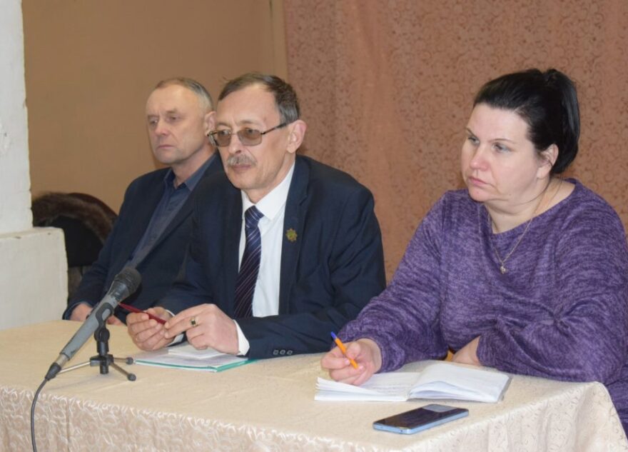 Зачем глава Оленинского округа проводит рабочее время в деревне