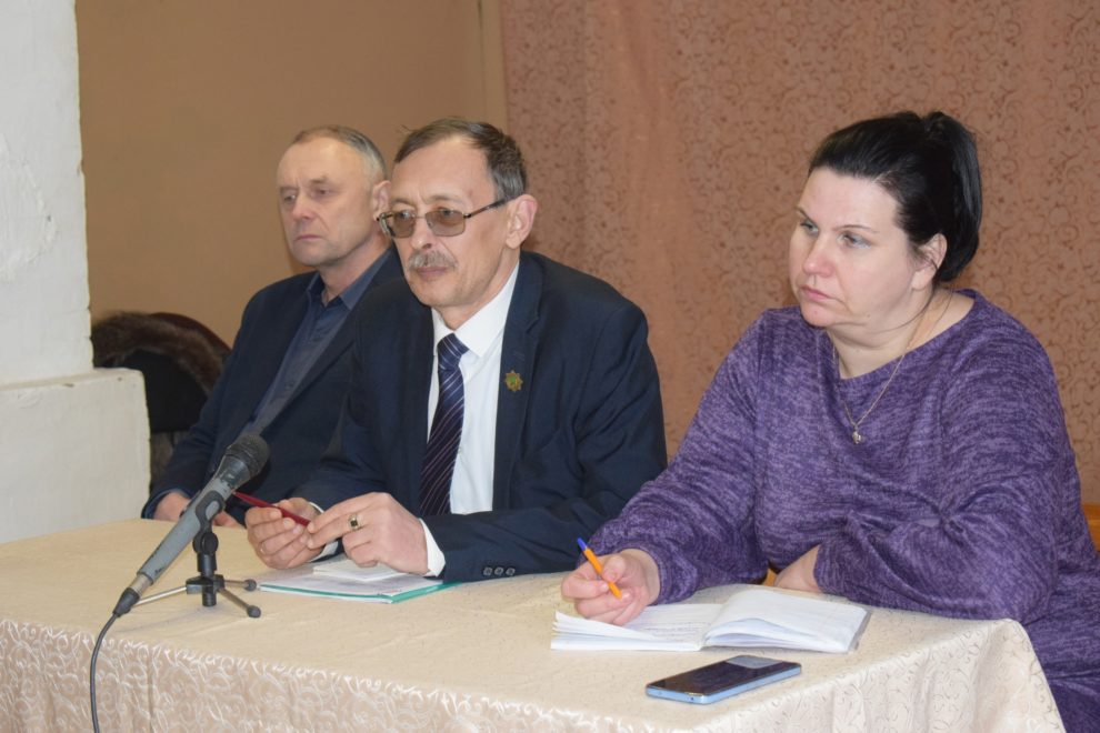 Зачем глава Оленинского округа проводит рабочее время в деревне