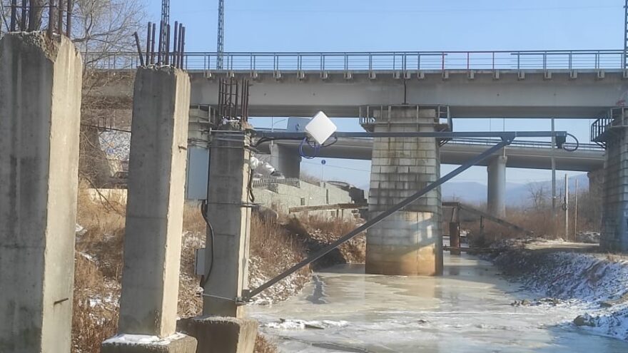 Самый затопляемый участок в пригороде Владивостока взяли под наблюдение: «Ростелеком» модернизировал гидрологической комплекс на реке Богатая