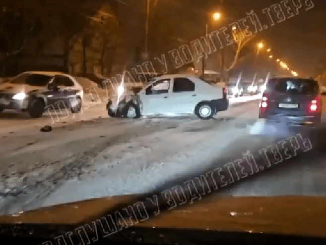 В Заволжском районе Твери произошла серьезная авария