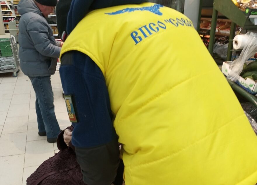 В Тверской области волонтеры второй раз спасли больную бабушку