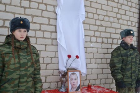 В Андреаполе открыли мемориальную доску, посвященную Лебедеву Петру В Андреаполе открыли мемориальную доску, посвященную Лебедеву Петру