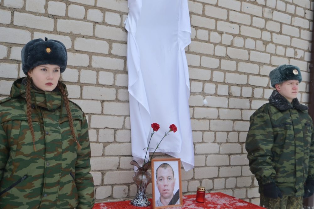 В Андреаполе открыли мемориальную доску, посвященную Лебедеву Петру