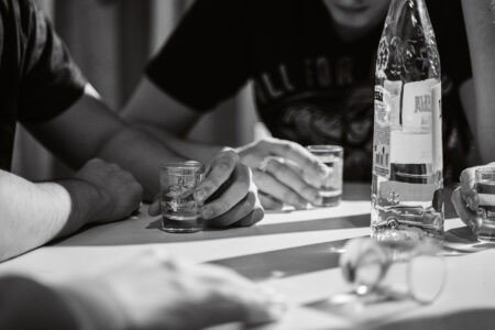 Нарколог рассказал о смертельной опасности женского алкоголизма