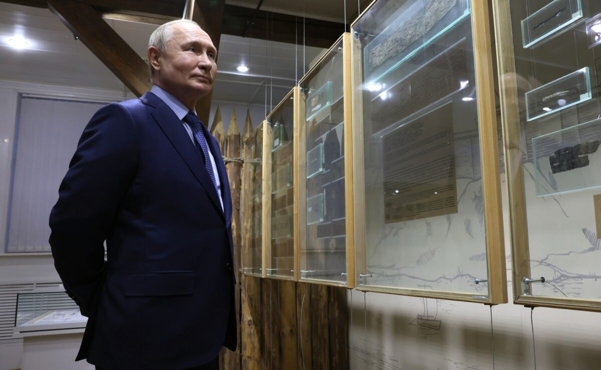 Владимир Путин в Торжке пообщался с жителями и провел рабочую встречу