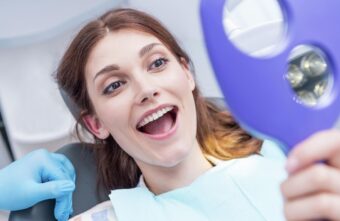 Врач рассказала, какие зубы нужно срочно удалять