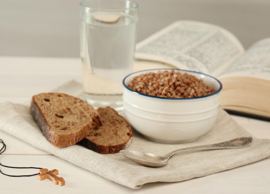 Врач рассказала о проблемах со здоровьем из-за постной пищи