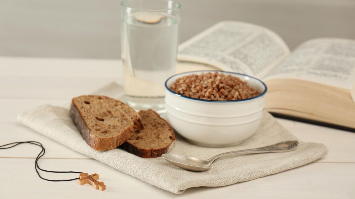 Врач рассказала о проблемах со здоровьем из-за постной пищи