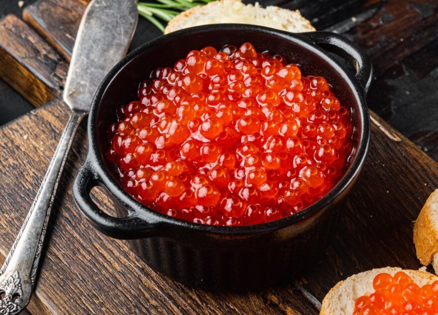 Врач рассказала, сколько икры можно съесть на Масленицу