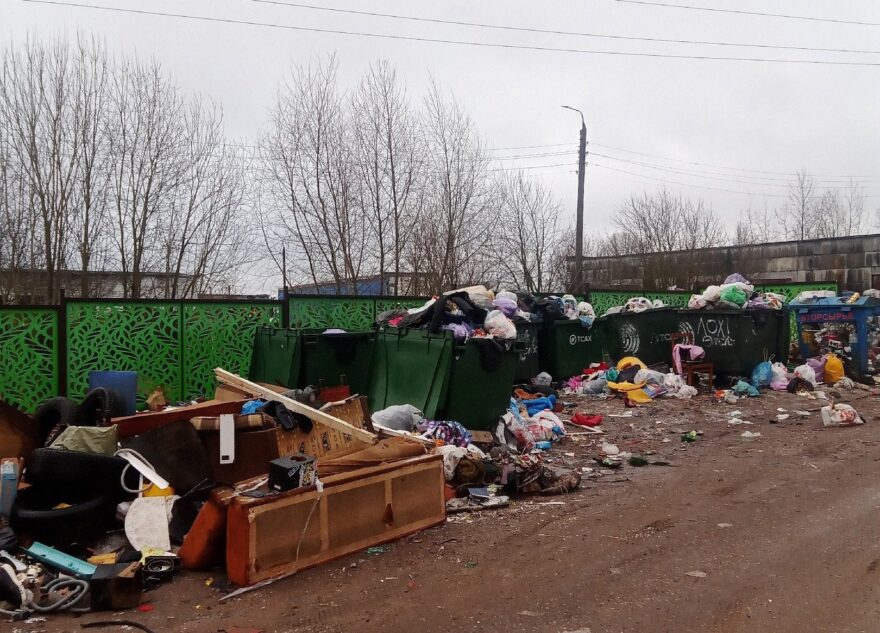 Поселок в Тверской области превратился в ужасающую свалку