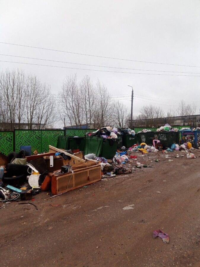 Поселок в Тверской области превратился в ужасающую свалку