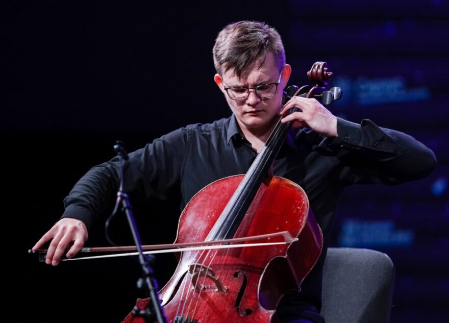 Виолончелист из Вышнего Волочка попал в шорт-лист театральной премии