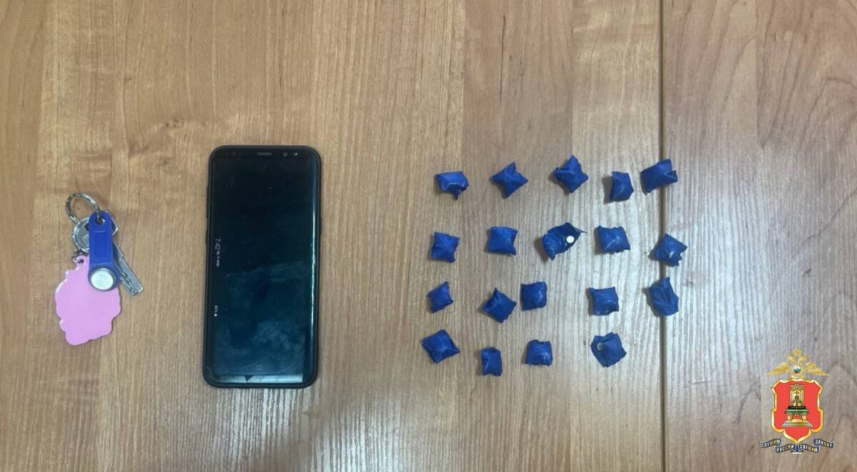 В Твери поймали молодую иностранку, делавшую наркотические «закладки»