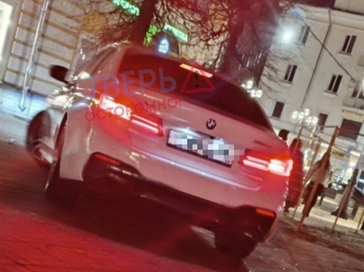 На водителя, на спор проехавшего по пешеходной улице Твери, завели уголовное дело