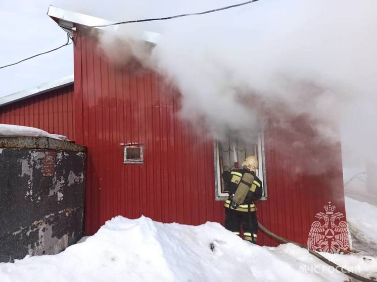 В Тверской области сгорел автосервис