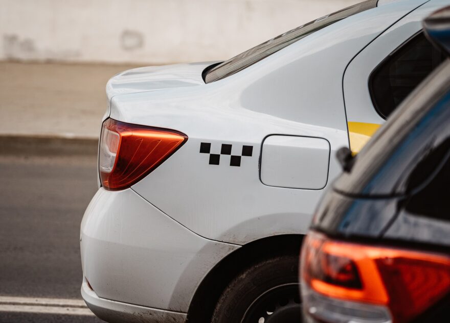 Аналитика ВТБ: россияне стали чаще ездить на такси