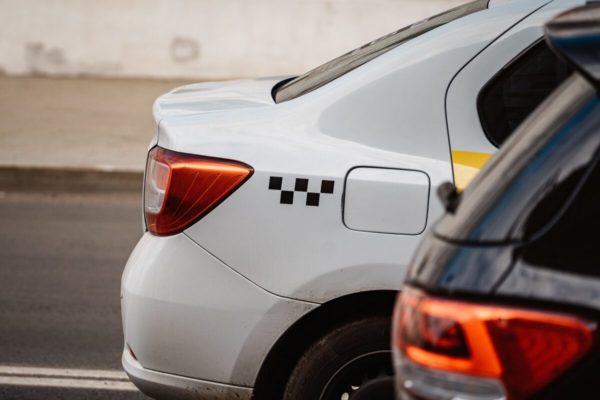 Аналитика ВТБ: россияне стали чаще ездить на такси