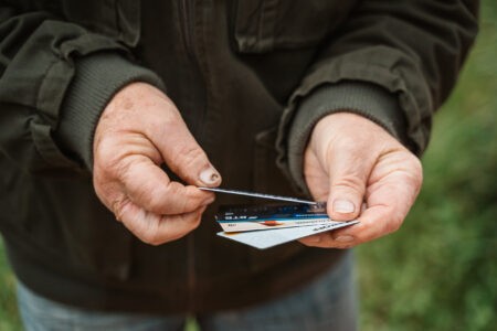 Житель Тверской области решил «погулять» на деньги с чужой карты Житель Тверской области решил «погулять» на деньги с чужой карты