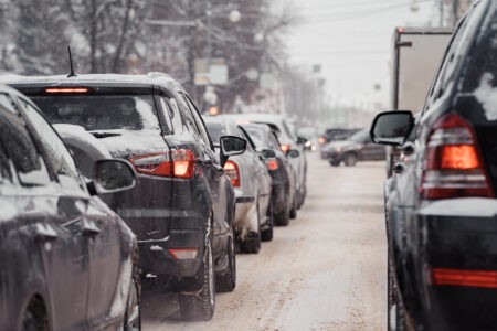 На участке трассы М-11 в Тверской области ввели временное сужение проезжей части