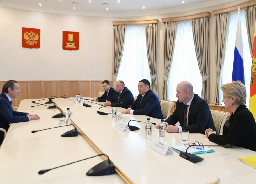 Губернатор Игорь Руденя провел встречу с народным артистом Российской Федерации Владимиром Машковым