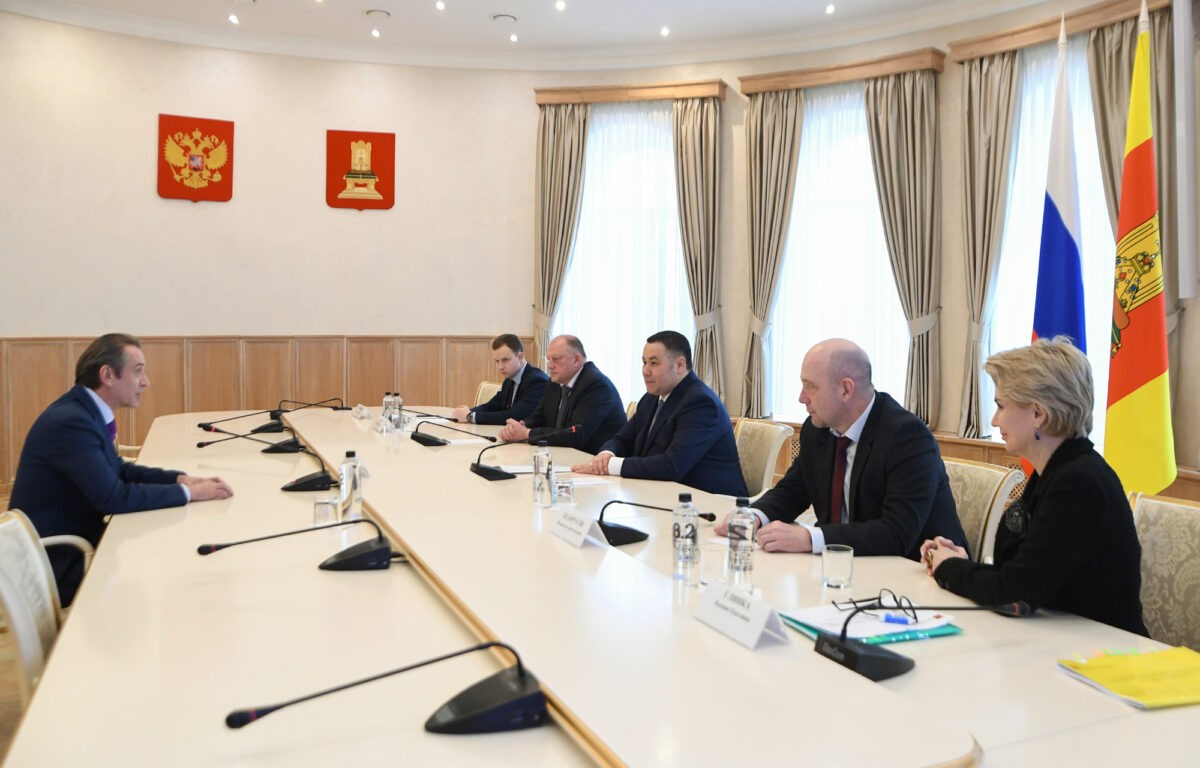 Губернатор Игорь Руденя провел встречу с народным артистом Российской Федерации Владимиром Машковым