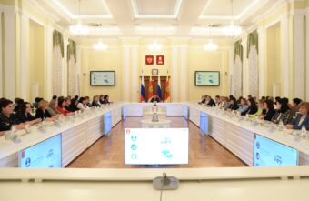 Губернатор Игорь Руденя провел встречу с представителями сфер соцзащиты и семейной политики Тверской области