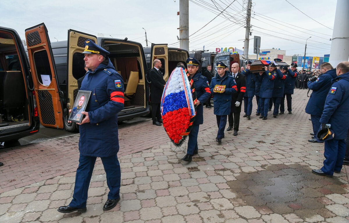 В Твери простились с лётчиками, погибшими при крушении самолёта Ил-76 в Ивановской области