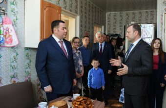 Игорь Руденя побывал в гостях у многодетной семьи, которая провела в доме газ благодаря региональной поддержке Игорь Руденя побывал в гостях у многодетной семьи, которая провела в доме газ благодаря региональной поддержке