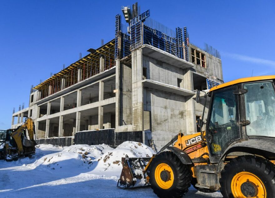 Прокуратура проверила ход строительства ДОКБ в Твери